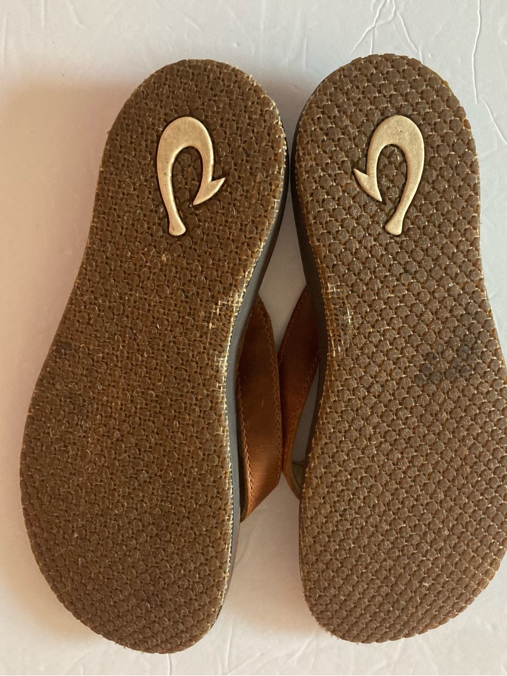 OluKai Womans SZ 8 Brown Leather Thong Sandals with Embroidered Footbed - Picture 7 of 11